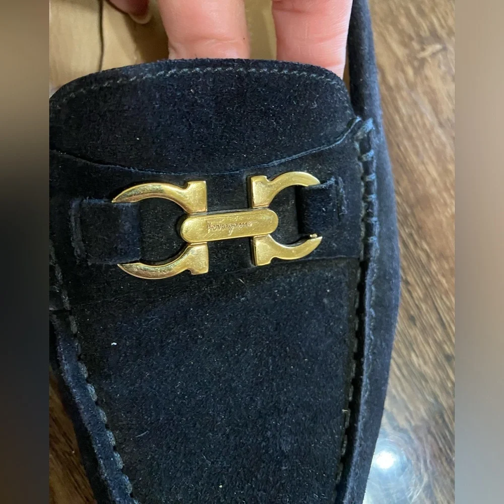 Salvatore ferragamo loafer .Black with gold hardwarre - Picture 3 of 13